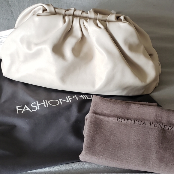 Bottega Veneta The Pouch Oversized Clutch In Mist - Picture 11 of 16